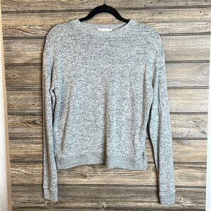 Double Zero Women’s‎ Gray Sweater